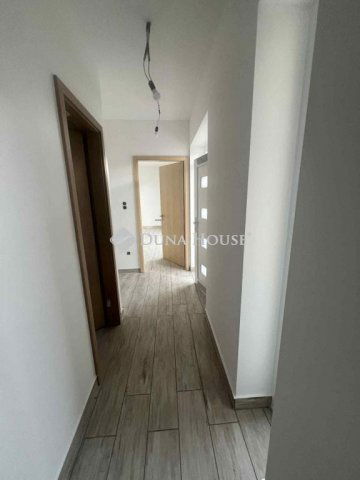 Eladó ikerház, Jászberényben 65.9 M Ft, 4 szobás