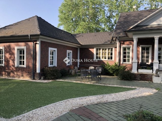 Eladó családi ház, Cserkeszőlőn 220 M Ft, 4 szobás