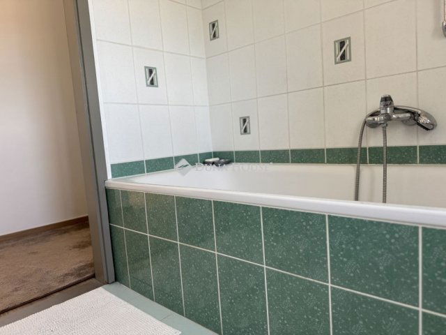 Eladó családi ház, Budapesten, IV. kerületben 199 M Ft, 6 szobás