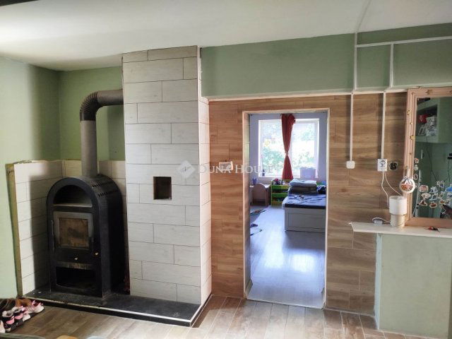 Eladó családi ház, Pusztaszabolcson 32 M Ft, 1 szobás