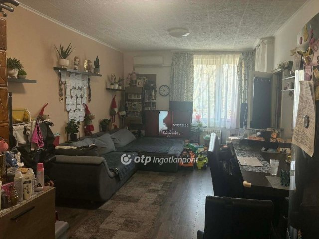 Eladó téglalakás, Békésen 29.9 M Ft, 2+1 szobás