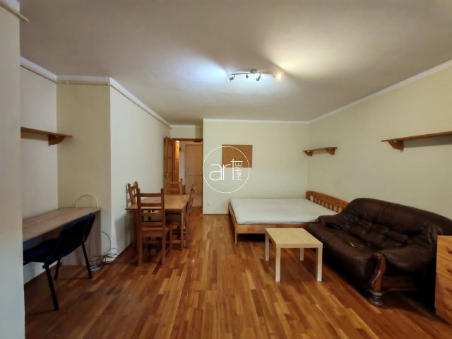 Kiadó téglalakás, albérlet, Szegeden, Móra utcában, 1 szobás