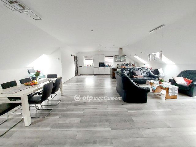 Eladó családi ház, Miskolcon 350 M Ft, 10 szobás