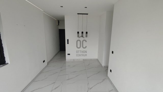 Eladó panellakás, Pétfürdőn 39.9 M Ft, 2 szobás