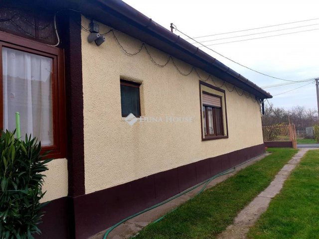 Eladó családi ház, Csemőn, Ceglédi úton 29.9 M Ft, 4 szobás