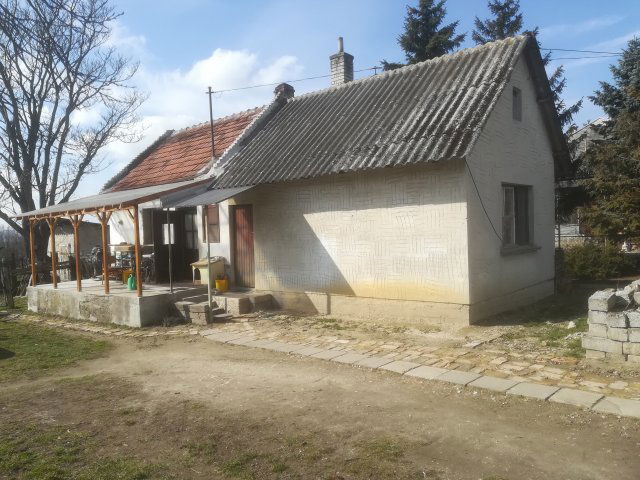 Eladó családi ház, Sárkeresztesen 29 M Ft, 2 szobás