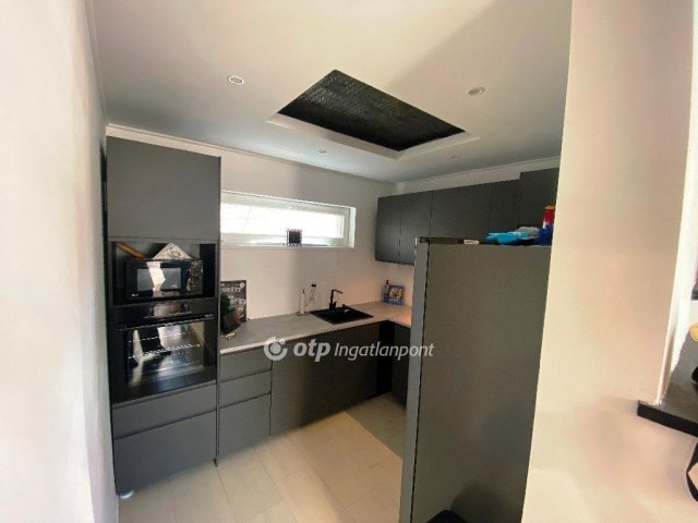 Eladó családi ház, Szigetcsépen 158.9 M Ft, 5 szobás