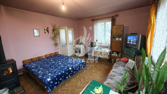 Eladó családi ház, Arlón 18 M Ft, 4+1 szobás