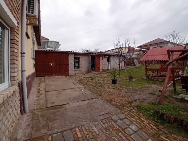 Eladó családi ház, Baján, Szeremlei utcában 37 M Ft, 2+1 szobás