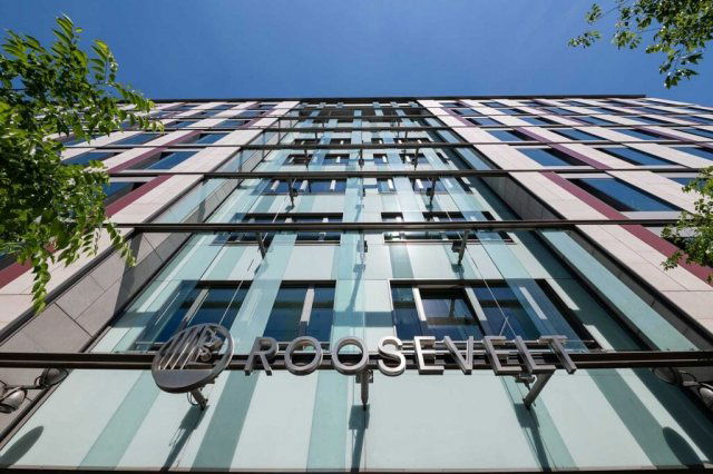 Kiadó iroda, Budapesten, V. kerületben, Széchenyi István téren