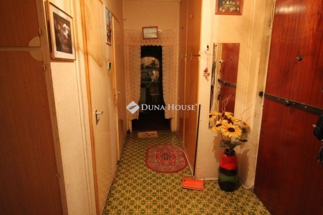 Eladó panellakás, Nagykőrösön 27 M Ft, 2 szobás