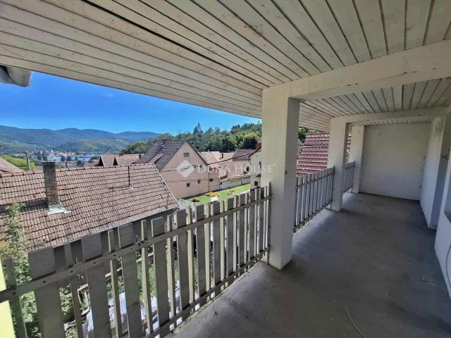 Eladó családi ház, Nagymaroson 72.99 M Ft, 6 szobás