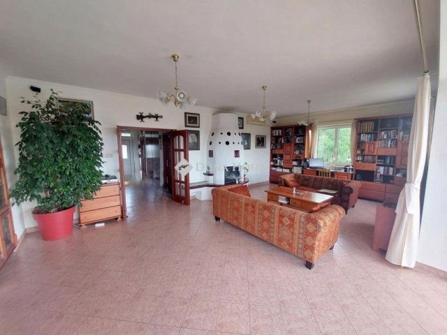Eladó családi ház, Szentendrén 238 M Ft, 6 szobás