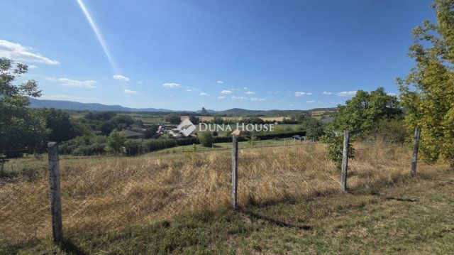 Eladó telek, Vácon 150 M Ft / költözzbe.hu