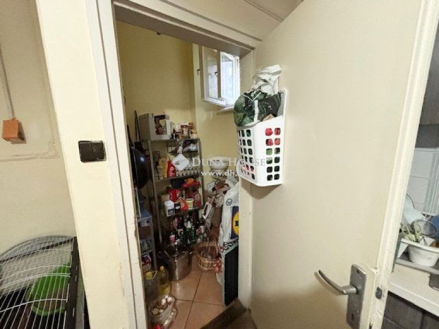 Eladó családi ház, Mogyoródon 136.5 M Ft, 10 szobás