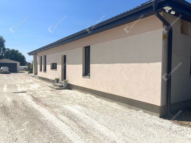 Eladó családi ház, Inárcson 135 M Ft, 5 szobás