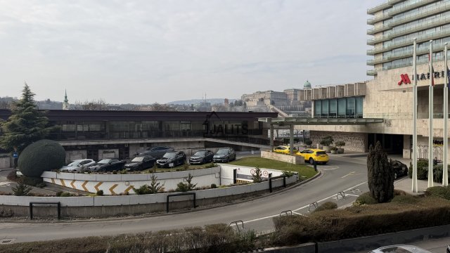 Eladó téglalakás, Budapesten, V. kerületben 85 M Ft, 1 szobás