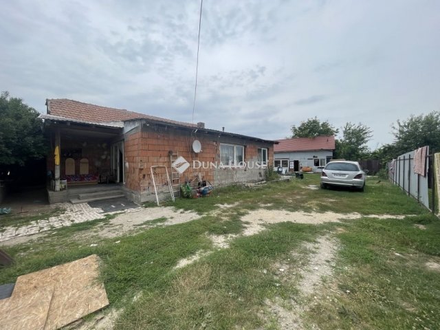 Eladó családi ház, Pilisen 24 M Ft, 4 szobás