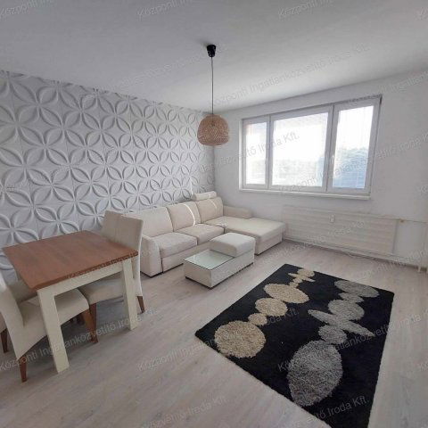 Kiadó panellakás, albérlet, Komáromban 184 E Ft / hó, 2 szobás