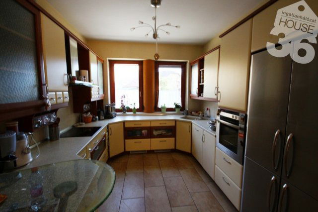 Eladó családi ház, Kecskeméten 169 M Ft, 7 szobás