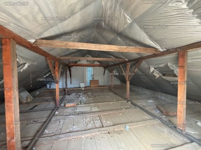 Eladó családi ház, Budapesten, III. kerületben 89.9 M Ft