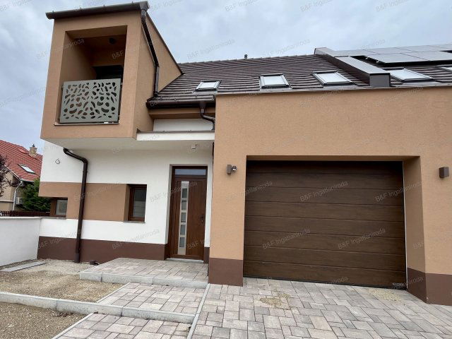 Eladó családi ház, Hajdúszoboszlón 99.9 M Ft, 4 szobás