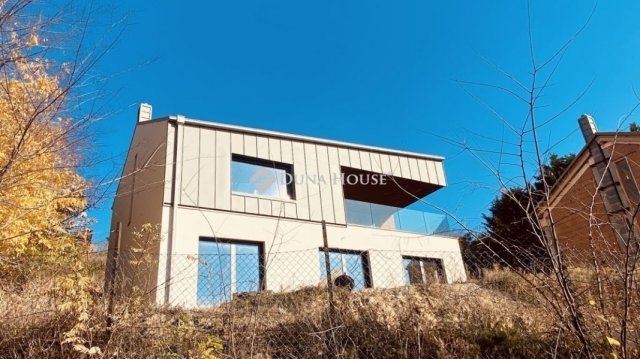 Eladó családi ház, Csömörön 245 M Ft, 4 szobás