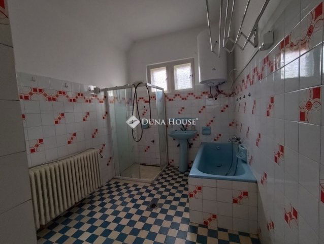 Eladó családi ház, Dunaharasztin 109.9 M Ft, 7 szobás