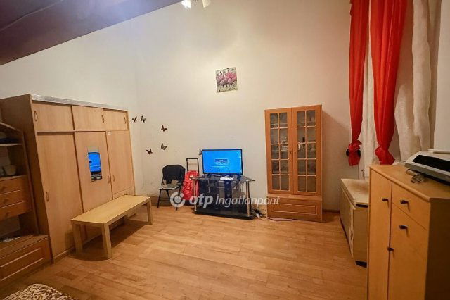 Eladó téglalakás, Budapesten, VII. kerületben 42 M Ft, 1 szobás