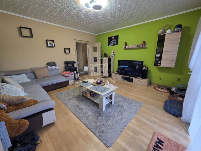 Eladó panellakás, Veszprémben 62.9 M Ft, 3 szobás