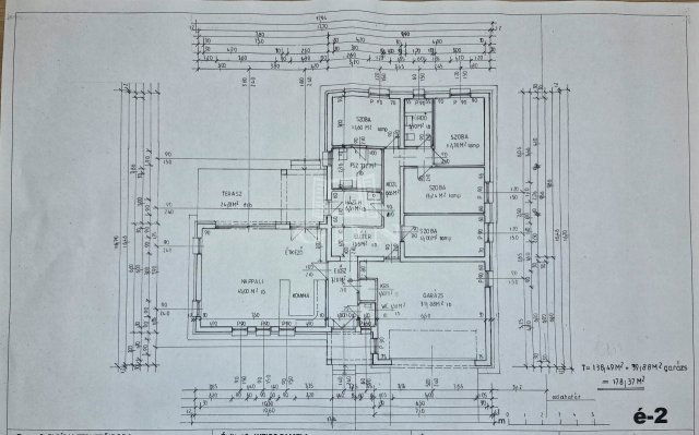 Eladó családi ház, Dunakeszin 260 M Ft, 5+1 szobás