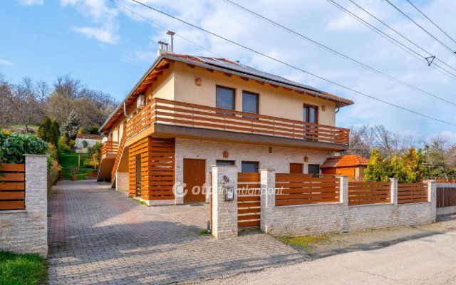 Eladó családi ház, Pilismaróton 248 M Ft, 7 szobás