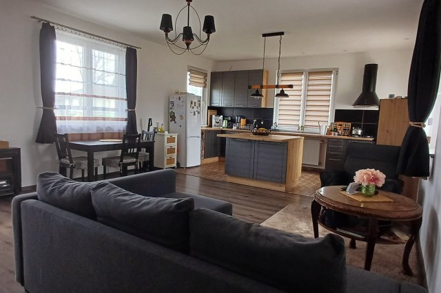 Eladó családi ház, Pusztaszabolcson 92.9 M Ft, 5 szobás