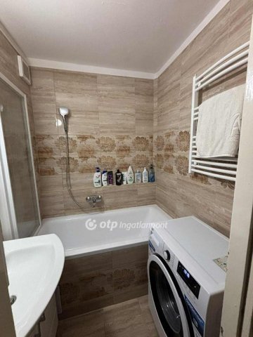 Eladó panellakás, Debrecenben 64.9 M Ft, 2 szobás