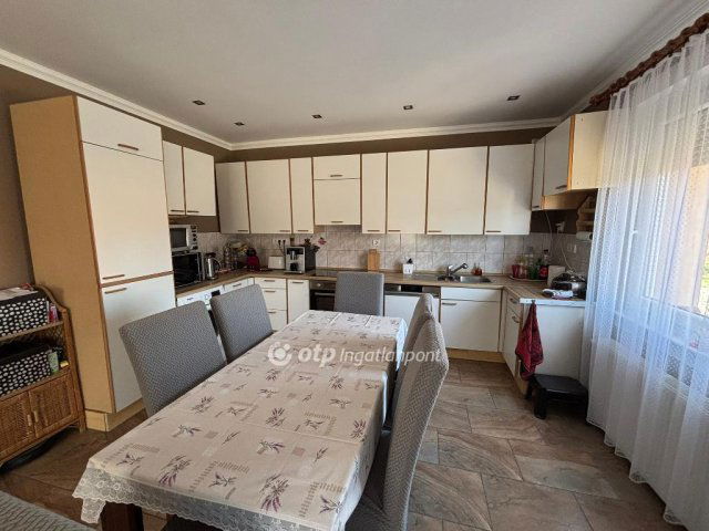 Eladó családi ház, Hajdúböszörményen 149 M Ft, 5 szobás