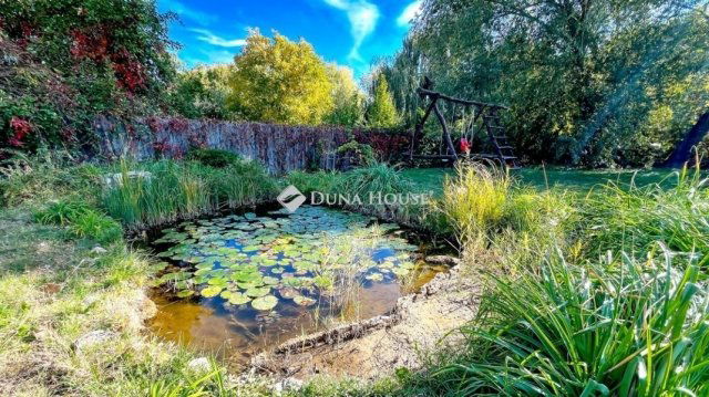 Eladó családi ház, Siófokon 149.9 M Ft, 10 szobás