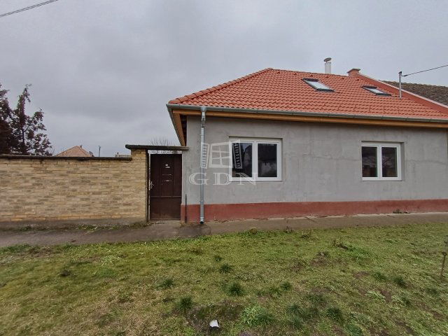 Eladó ikerház, Baján 59 M Ft, 3 szobás / költözzbe.hu