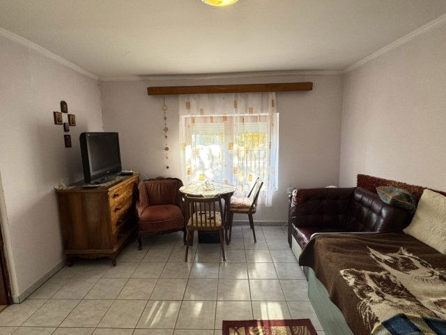 Eladó családi ház, Tenken 24.5 M Ft, 2 szobás