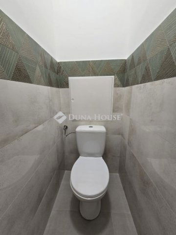 Eladó panellakás, Pécsett 48.9 M Ft, 3 szobás