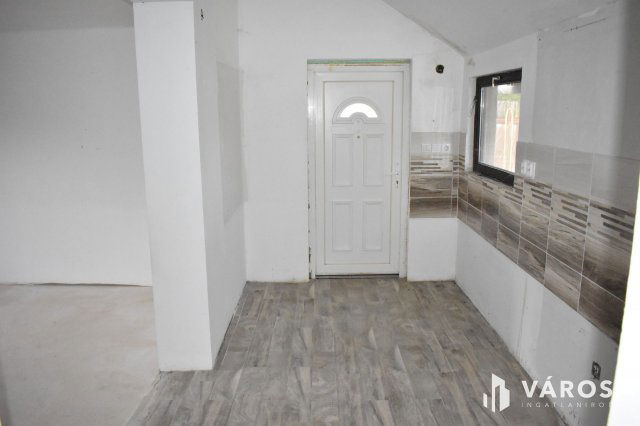 Eladó nyaraló, Gyulán 15 M Ft, 5 szobás / költözzbe.hu