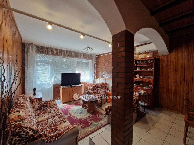 Eladó ikerház, Kisújszálláson 45 M Ft, 2+2 szobás