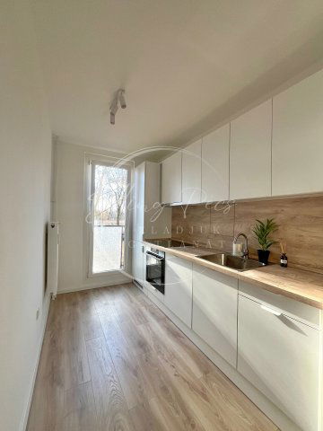 Eladó panellakás, Pécsett, Páfrány utcában 56.5 M Ft, 2 szobás