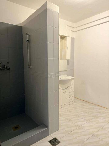 Eladó családi ház, Pécsett 89.9 M Ft, 5 szobás