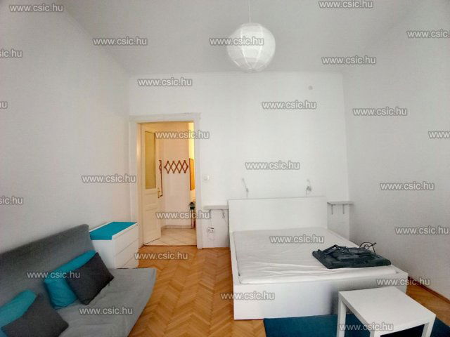 Eladó téglalakás, Budapesten, V. kerületben 75.7 M Ft, 1 szobás