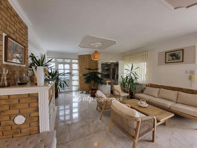 Eladó családi ház, Zamárdiban 330 M Ft, 6 szobás