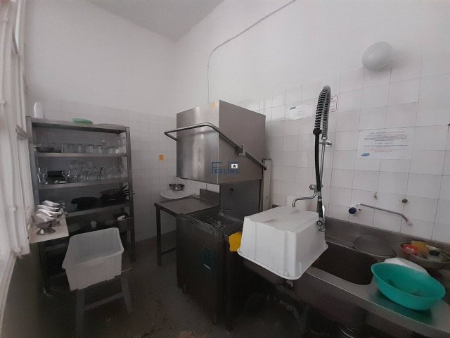 Kiadó üzlethelyiség, Lábatlanon 500 E Ft / hó