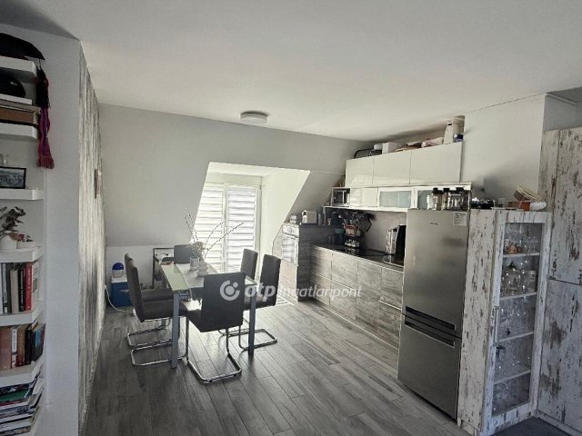 Eladó téglalakás, Bólyban 70 M Ft, 1+2 szobás