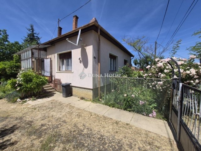 Eladó családi ház, Lakhegyen 45 M Ft, 3 szobás