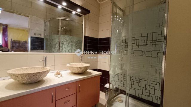 Eladó téglalakás, Kecskeméten 75 M Ft, 2 szobás