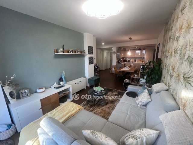 Eladó téglalakás, Szegeden 145 M Ft, 4 szobás